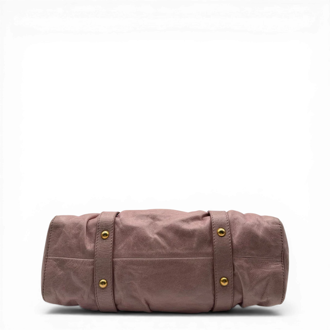 https://cdn.shopify.com/s/files/1/0564/9376/8855/files/Miu_Miu_Handtasche_Vitello_Lux_mit_Umhangegurt_Leder_rosa_vintage4307.webp?v=1775654041