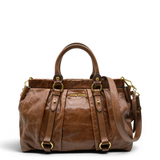 https://cdn.shopify.com/s/files/1/0564/9376/8855/files/Miu_Miu_Handtasche_Vitello_Lux_mit_Umhangegurt_aus_Leder_dunkelbraun_vintage7242.webp?v=1778681727