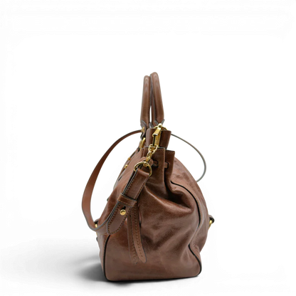 https://cdn.shopify.com/s/files/1/0564/9376/8855/files/Miu_Miu_Handtasche_Vitello_Lux_mit_Umhangegurt_aus_Leder_dunkelbraun_vintage7244.webp?v=1778681726