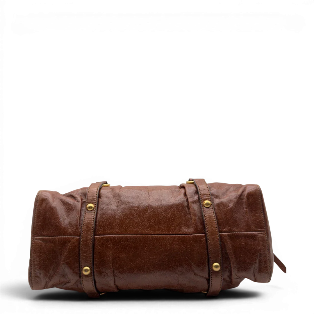 https://cdn.shopify.com/s/files/1/0564/9376/8855/files/Miu_Miu_Handtasche_Vitello_Lux_mit_Umhangegurt_aus_Leder_dunkelbraun_vintage7246.webp?v=1778681726