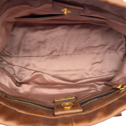 https://cdn.shopify.com/s/files/1/0564/9376/8855/files/Miu_Miu_Handtasche_Vitello_Lux_mit_Umhangegurt_aus_Leder_dunkelbraun_vintage7250.webp?v=1778681727