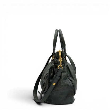 https://cdn.shopify.com/s/files/1/0564/9376/8855/files/Miu_Miu_Handtasche_Vitello_Lux_mit_Umhangegurt_aus_Leder_dunkelgrun_vintage7445.webp?v=1779291830
