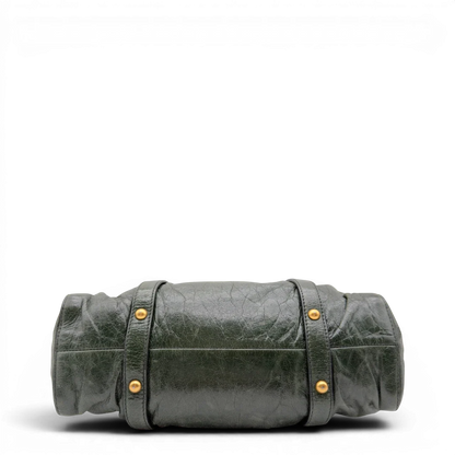 https://cdn.shopify.com/s/files/1/0564/9376/8855/files/Miu_Miu_Handtasche_Vitello_Lux_mit_Umhangegurt_aus_Leder_dunkelgrun_vintage7447.webp?v=1779291831