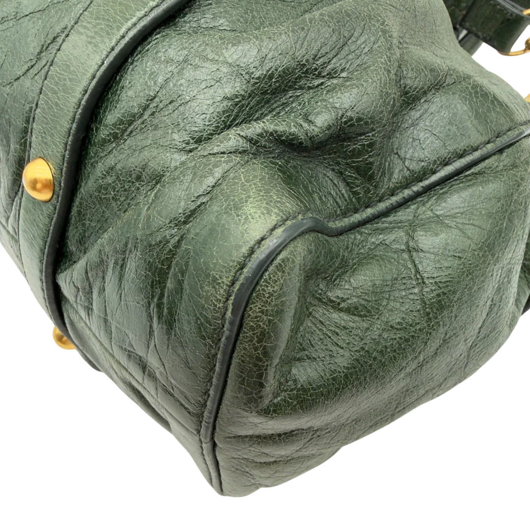 https://cdn.shopify.com/s/files/1/0564/9376/8855/files/Miu_Miu_Handtasche_Vitello_Lux_mit_Umhangegurt_aus_Leder_dunkelgrun_vintage7448.webp?v=1779291831