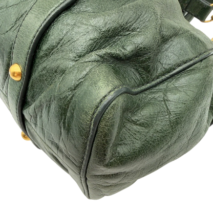 https://cdn.shopify.com/s/files/1/0564/9376/8855/files/Miu_Miu_Handtasche_Vitello_Lux_mit_Umhangegurt_aus_Leder_dunkelgrun_vintage7448.webp?v=1779291831