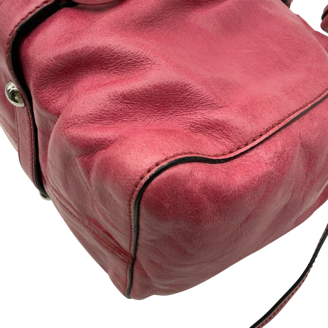 https://cdn.shopify.com/s/files/1/0564/9376/8855/files/Miu_Miu_Handtasche_Vitello_Lux_mit_Umhangegurt_aus_Leder_pink_vintage7951.webp?v=1779965633
