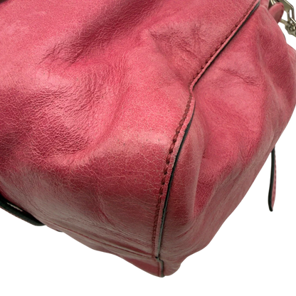 https://cdn.shopify.com/s/files/1/0564/9376/8855/files/Miu_Miu_Handtasche_Vitello_Lux_mit_Umhangegurt_aus_Leder_pink_vintage7953.webp?v=1779965634