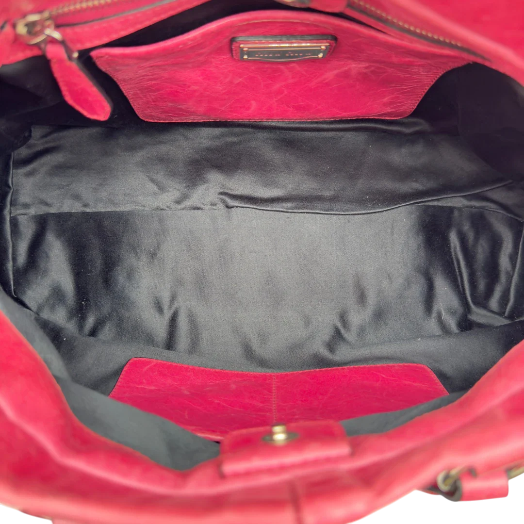 https://cdn.shopify.com/s/files/1/0564/9376/8855/files/Miu_Miu_Handtasche_Vitello_Lux_mit_Umhangegurt_aus_Leder_pink_vintage7958.webp?v=1779965633