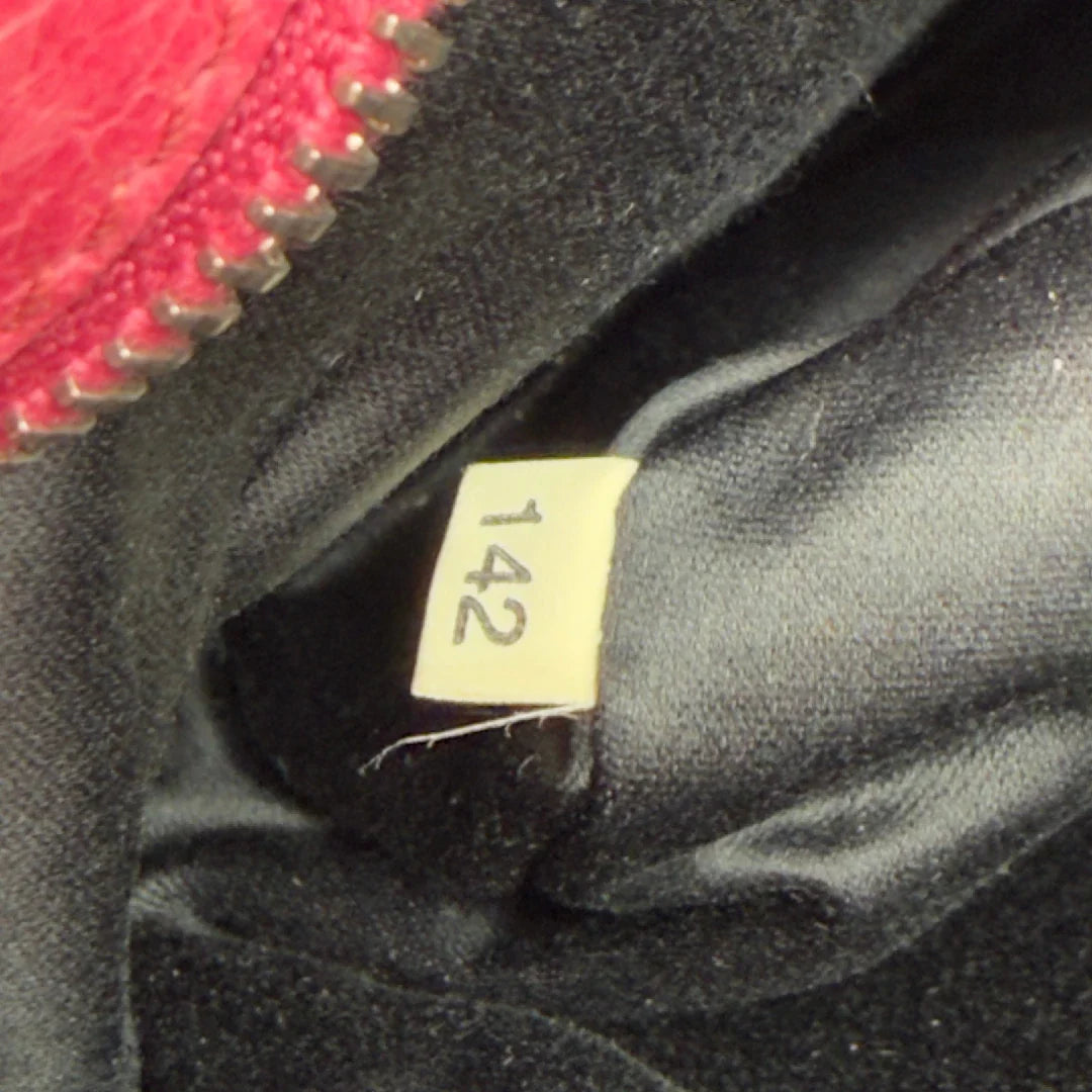 https://cdn.shopify.com/s/files/1/0564/9376/8855/files/Miu_Miu_Handtasche_Vitello_Lux_mit_Umhangegurt_aus_Leder_pink_vintage7961.webp?v=1779965633