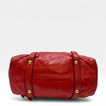 https://cdn.shopify.com/s/files/1/0564/9376/8855/files/Miu_Miu_Handtasche_Vitello_Lux_small_aus_Leder_rot_vintage_handbag4819.webp?v=1760695505