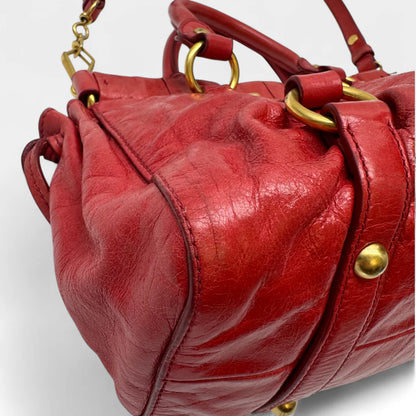 https://cdn.shopify.com/s/files/1/0564/9376/8855/files/Miu_Miu_Handtasche_Vitello_Lux_small_aus_Leder_rot_vintage_handbag4820.webp?v=1760695504