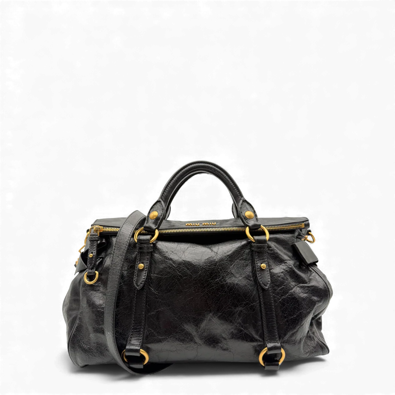 https://cdn.shopify.com/s/files/1/0564/9376/8855/files/Miu_Miu_Handtasche_Vitello_Satchel_aus_Leder_schwarz_vintage_handbag3060.webp?v=1764855368