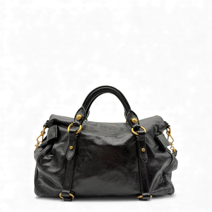 https://cdn.shopify.com/s/files/1/0564/9376/8855/files/Miu_Miu_Handtasche_Vitello_Satchel_aus_Leder_schwarz_vintage_handbag3062.webp?v=1764855354