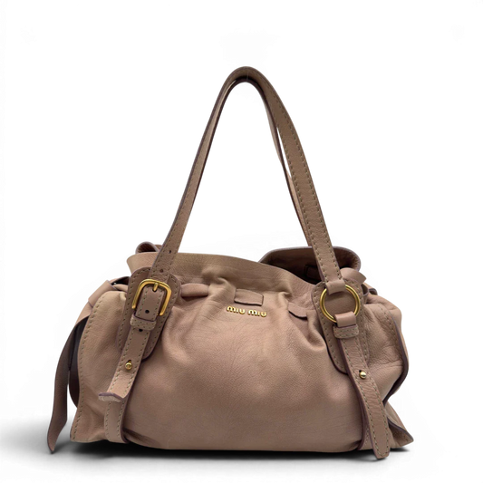 https://cdn.shopify.com/s/files/1/0564/9376/8855/files/Miu_Miu_Schultertasche_Ribbon_aus_Leder_rosa_vintage7602.webp?v=1779290194