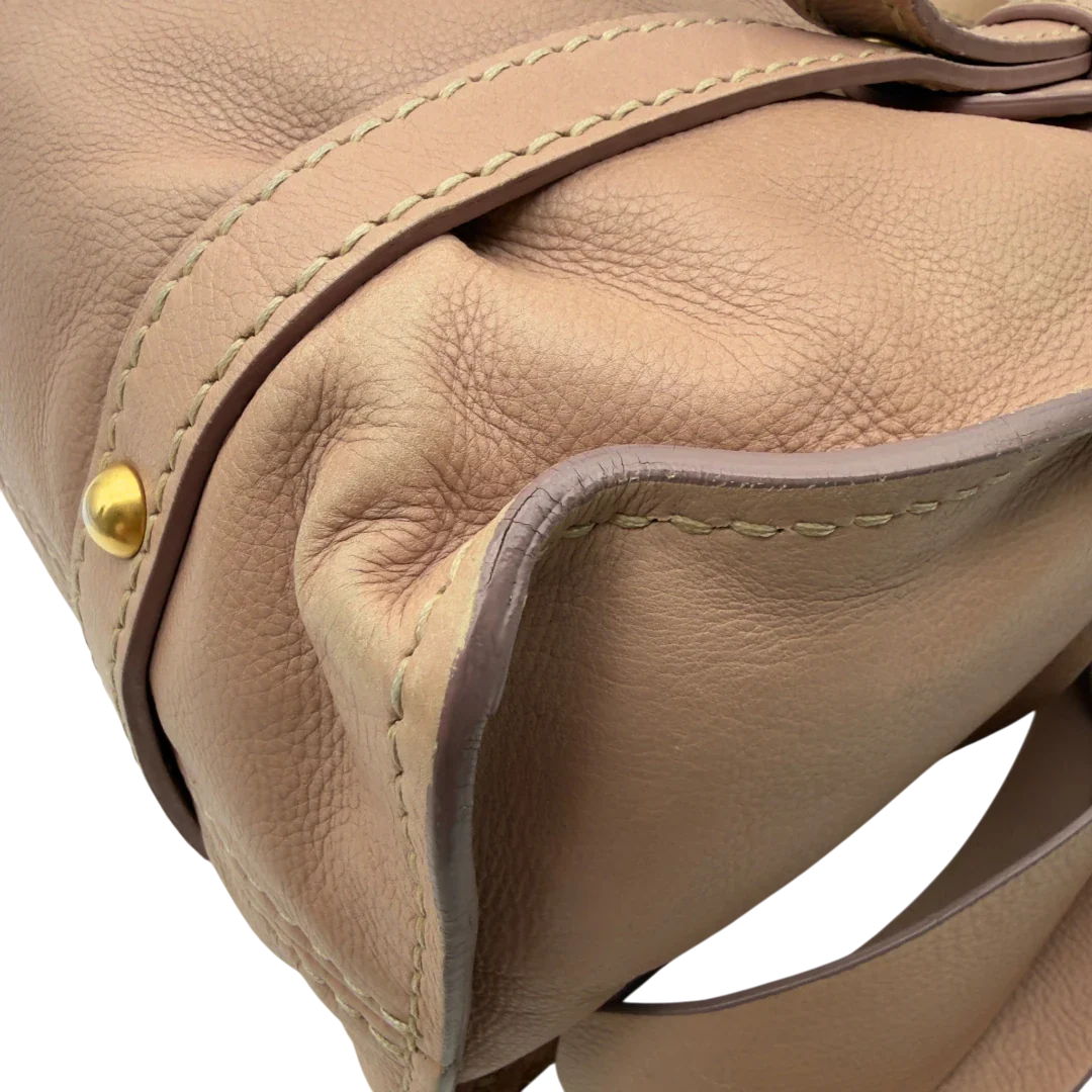 https://cdn.shopify.com/s/files/1/0564/9376/8855/files/Miu_Miu_Schultertasche_Ribbon_aus_Leder_rosa_vintage7610.webp?v=1779290194
