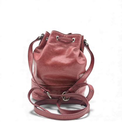 https://cdn.shopify.com/s/files/1/0564/9376/8855/files/Miu_Miu_Umhangetasche_Bucket_aus_Leder_rot_vintage_crossbody1972.webp?v=1764258062