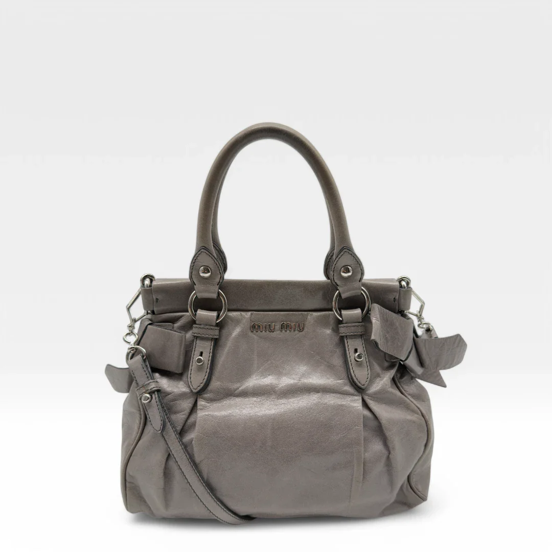 https://cdn.shopify.com/s/files/1/0564/9376/8855/files/Miu_Miu_Vitello_leather_crossbody_gray_second_hand_Y2K_designer_handbag_1569.webp?v=1743081527