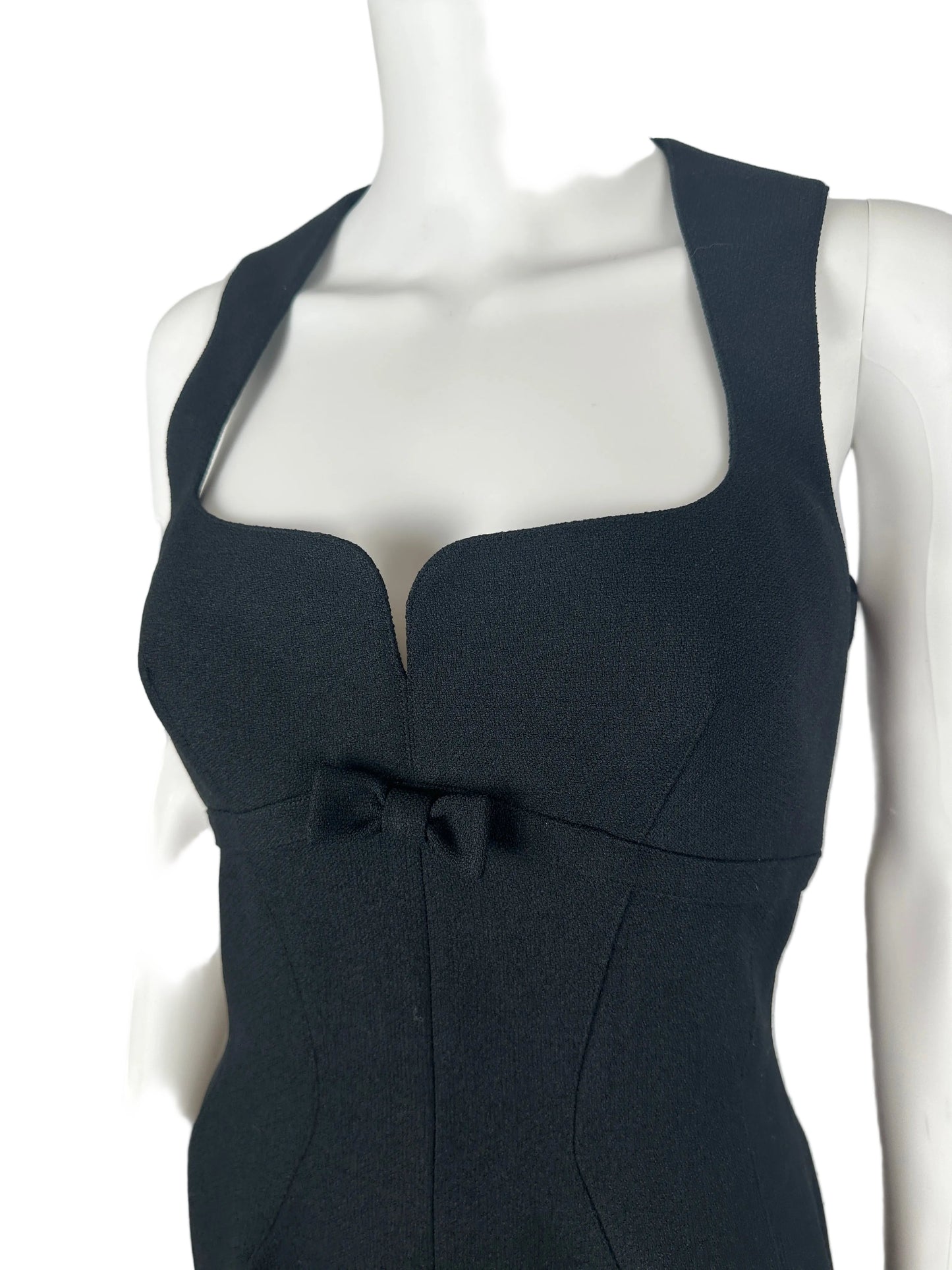 https://cdn.shopify.com/s/files/1/0900/2729/5066/files/Mugler_Bow_Dress_Close_Up.jpg?v=1774110370