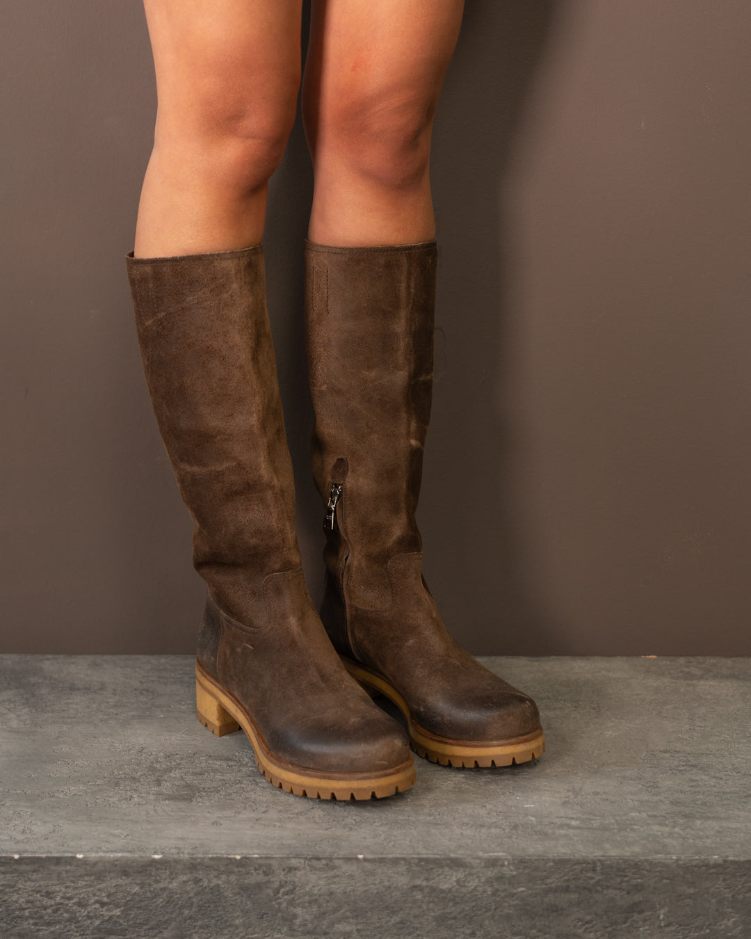 PRADA KNEE HIGH LEATHER BOOTS (EU 37)