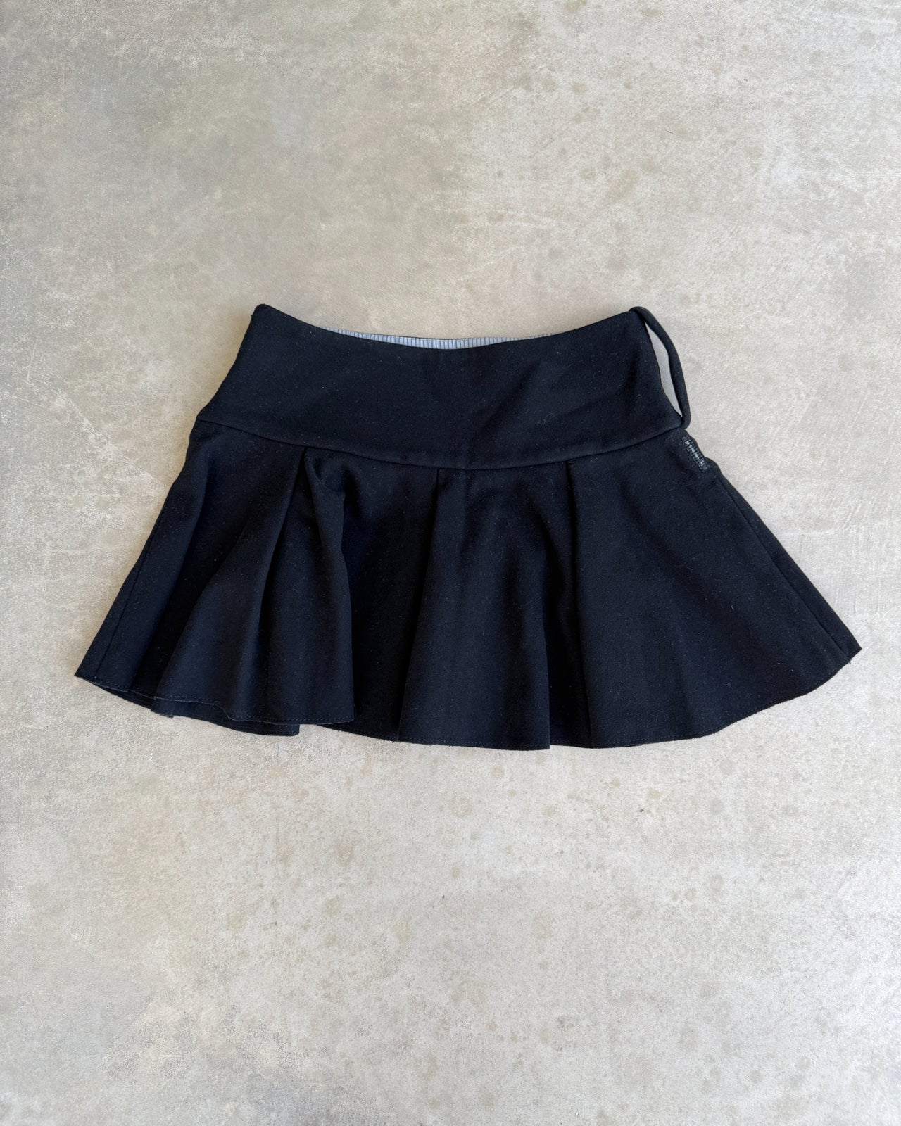 Armani Jeans Pleated Black Mini Skirt – S-on a concrete background