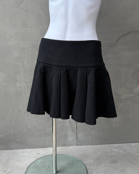 Armani Jeans Pleated Black Mini Skirt – S-on a concrete background