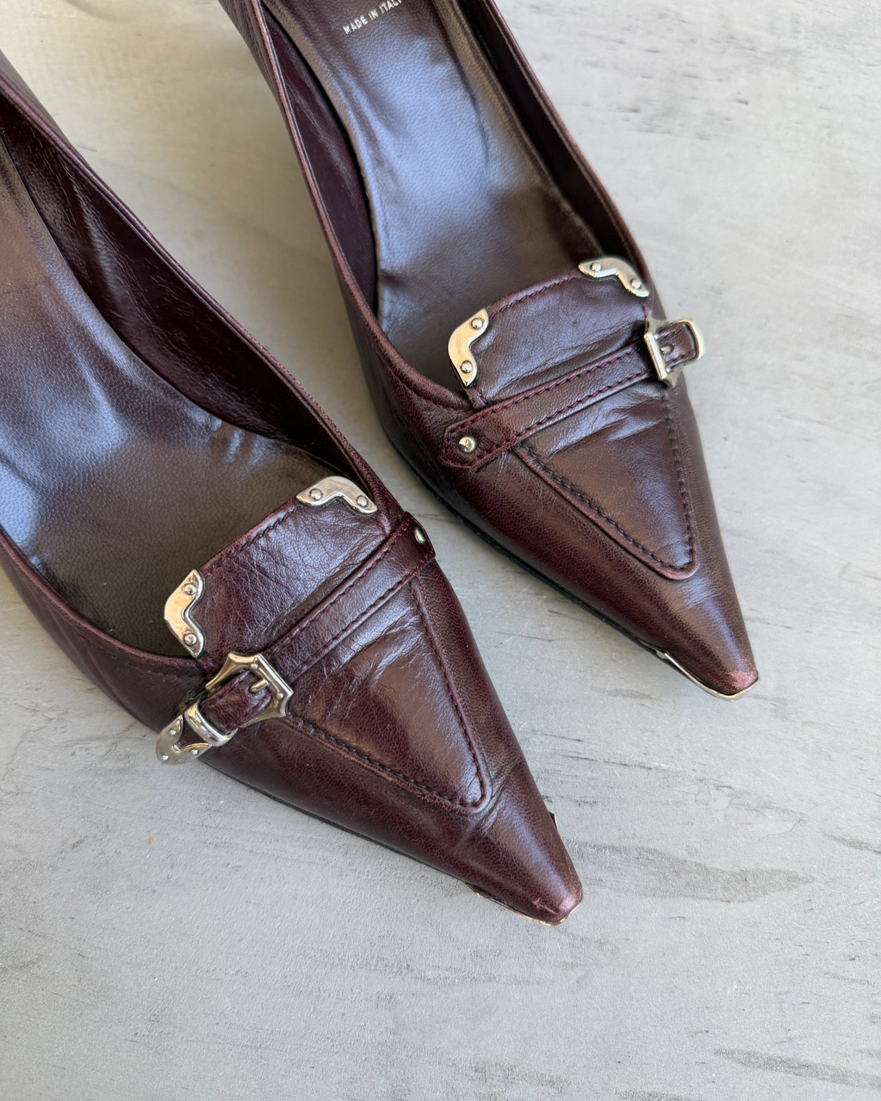 Prada Red Brown Leather Heels – EU 38.5-on a concrete background