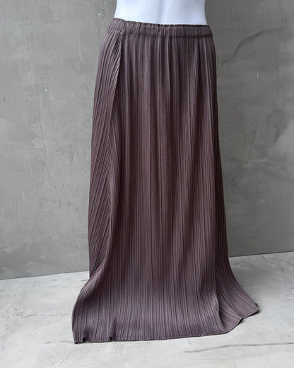 Pleats Please Issey Miyake Grey Purple Maxi Skirt – S-on a concrete background
