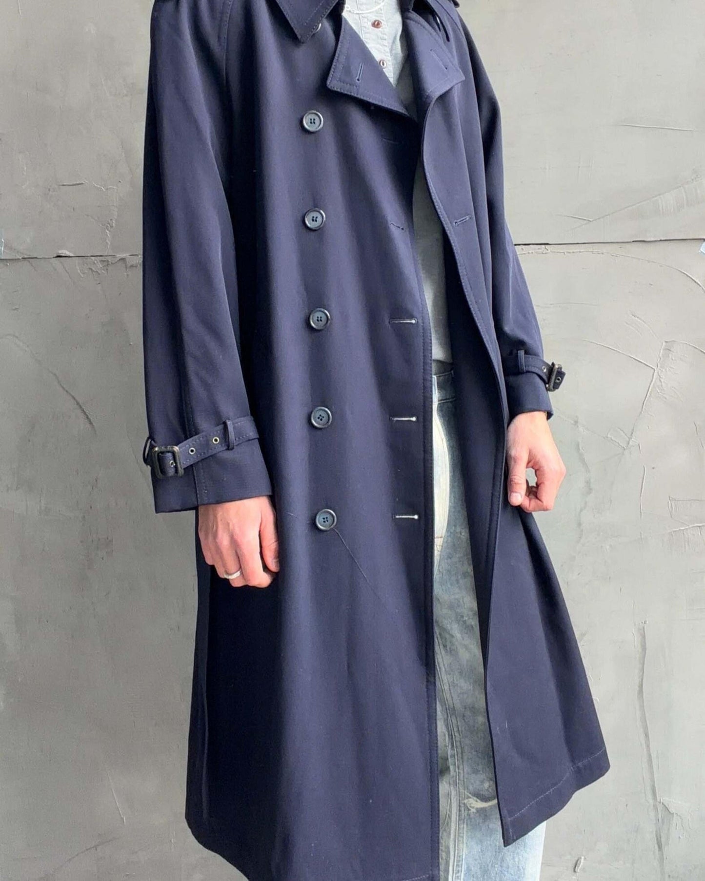 Yohji Yamamoto AW04 Trench Mac Coat – L-on a concrete background