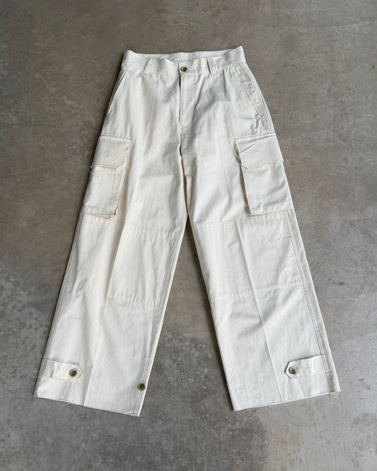 Soerte Cargo Trousers – W28–29-on a concrete background