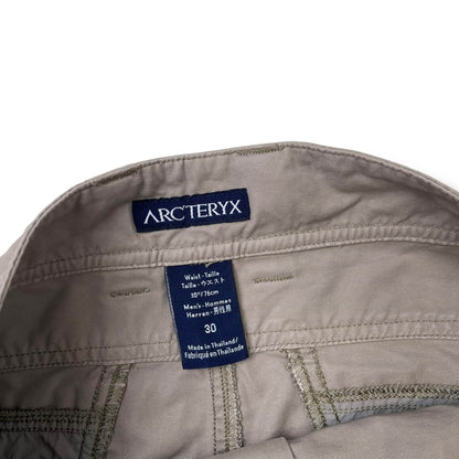Vintage Arc'teryx Cargo Shorts (W30)