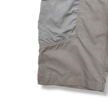 Vintage Arc'teryx Cargo Shorts (W30)