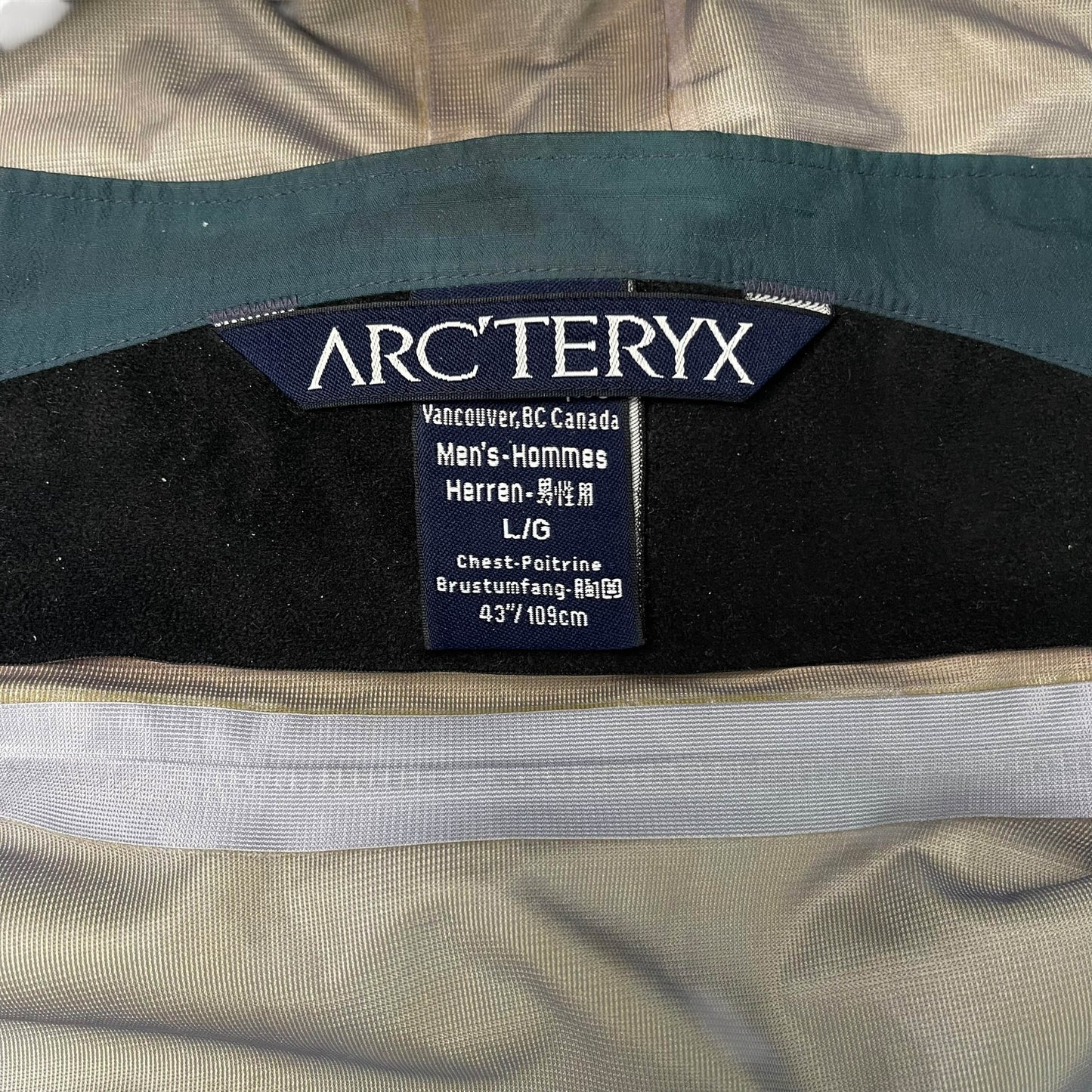 Vintage Arc'teryx Theta AR Gore-tex Shell Jacket (L)