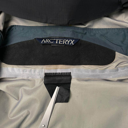 Vintage Arc'teryx Theta AR Gore-tex Jacket (M)