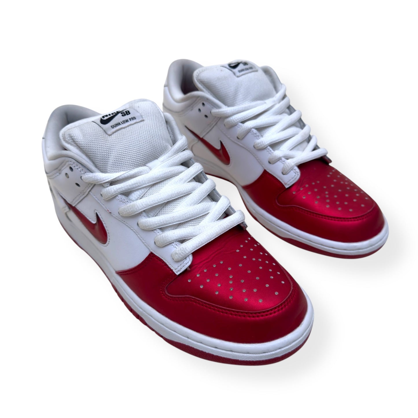 NIKE X SUPREME SB DUNK LOW TOP SNEAKER JEWEL SWOOSH UK9 | UK 9, White/Red