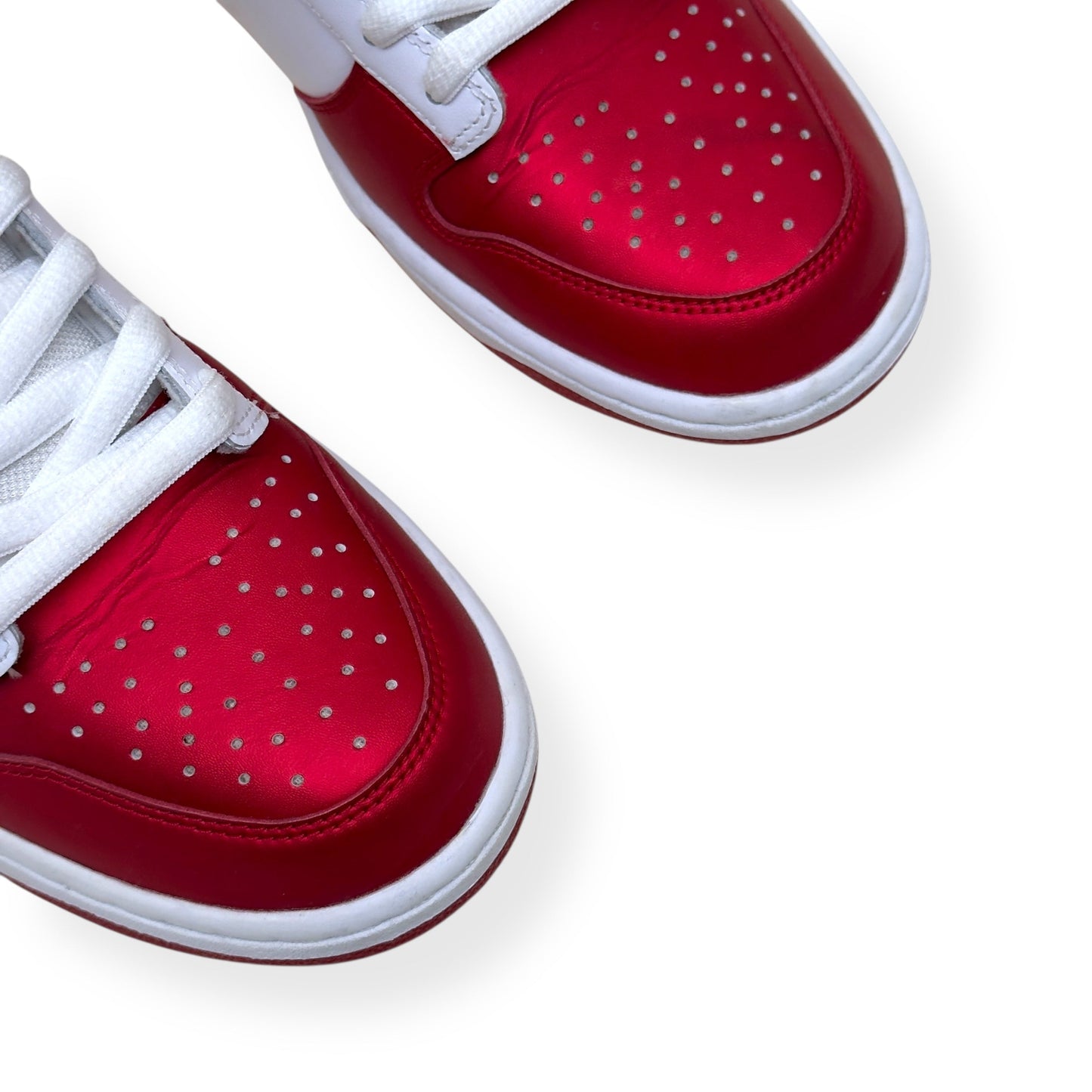 NIKE X SUPREME SB DUNK LOW TOP SNEAKER JEWEL SWOOSH UK9 | UK 9, White/Red