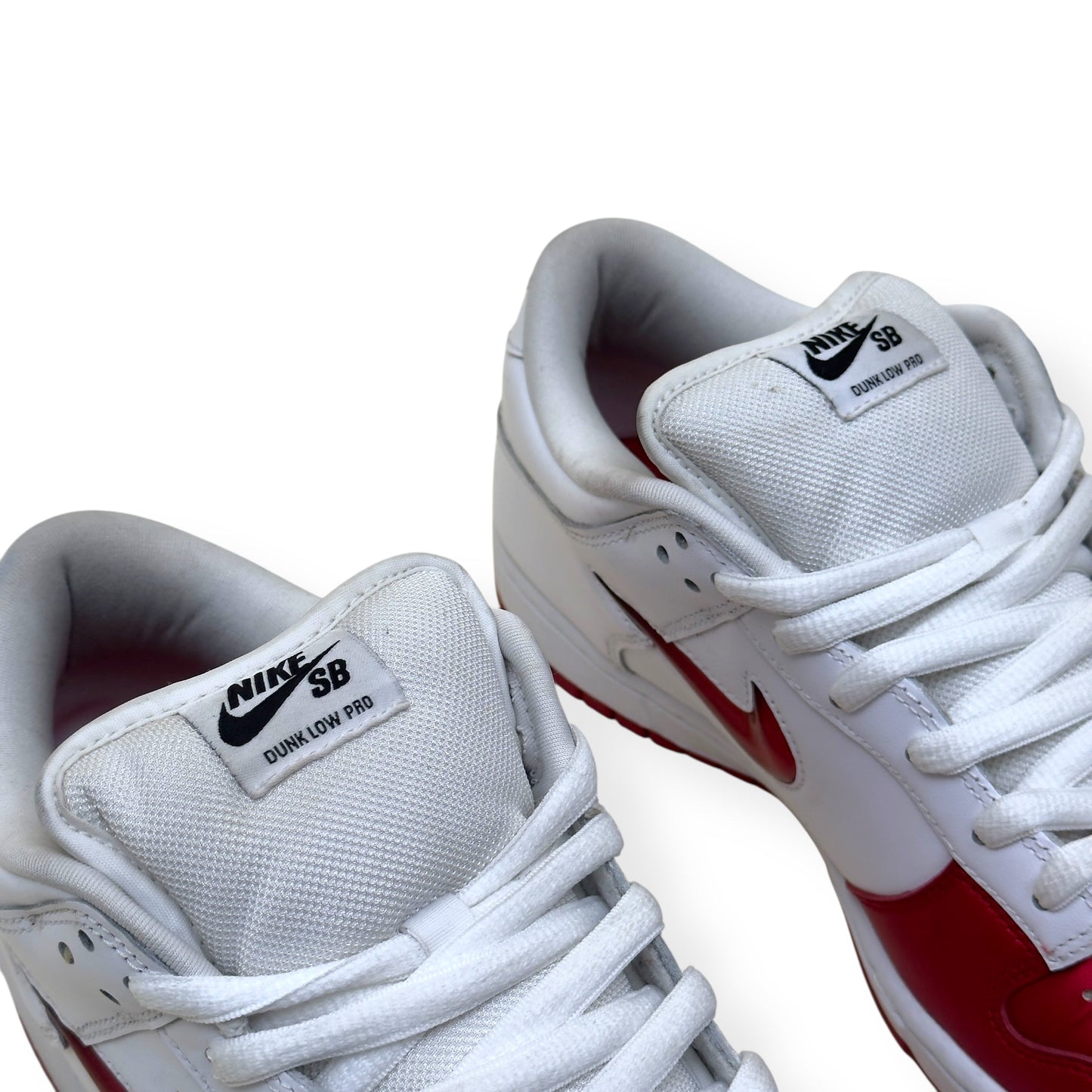 NIKE X SUPREME SB DUNK LOW TOP SNEAKER JEWEL SWOOSH UK9 | UK 9, White/Red
