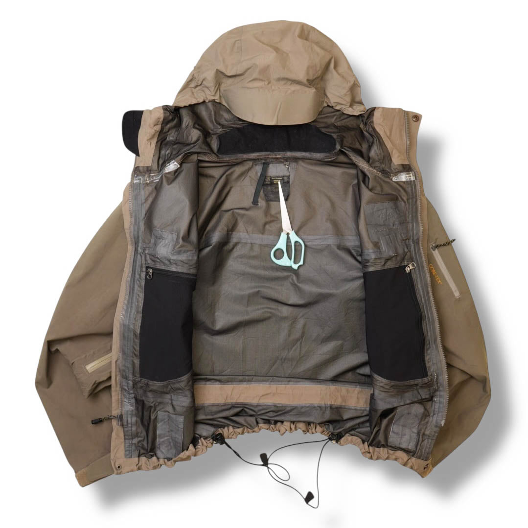 Vintage Arc'teryx Alpha SV Gore-tex Shell Jacket (M)