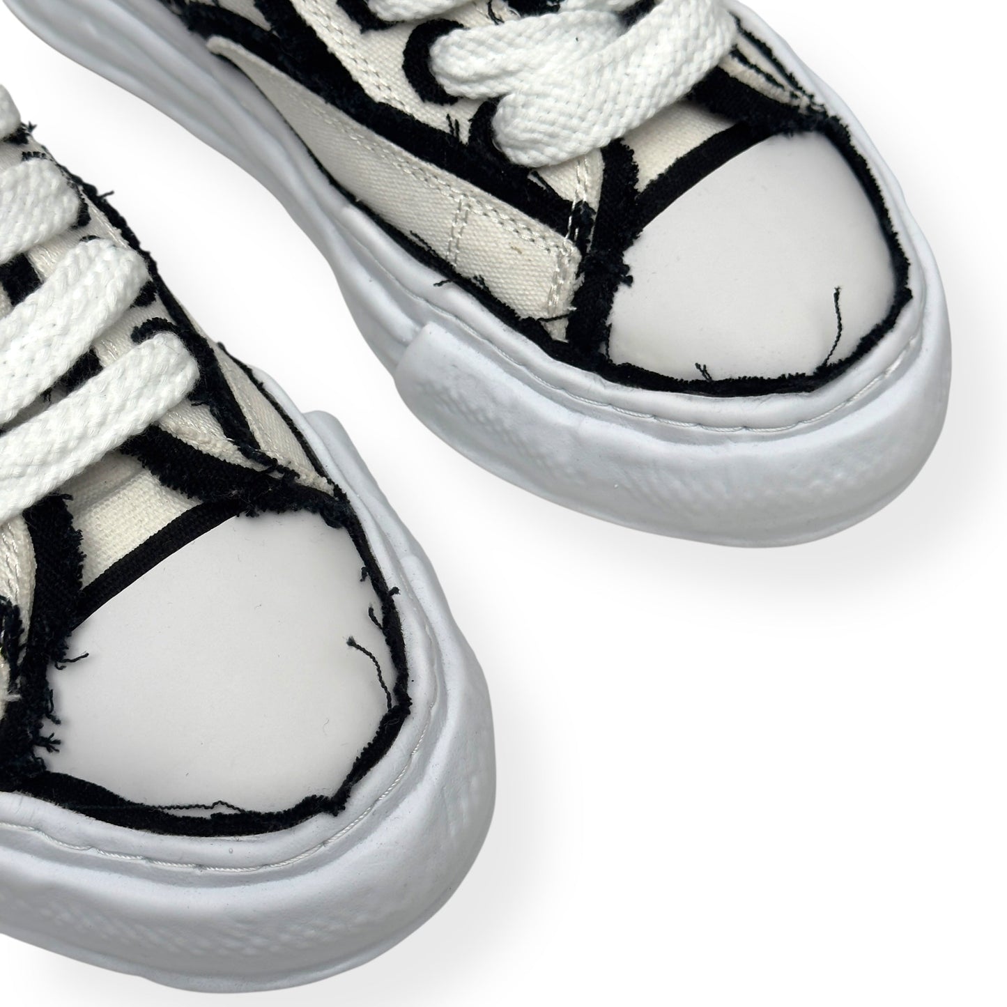 MAISON MIHARA YASUHIRO PETERSON OG DISTRESSED CANVAS SNEAKER WHITE / BLACK UK6 | UK 6, Black