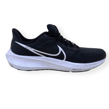 NIKE AIR ZOOM PEGASUS 39 RUNNING SHOE BLACK / WHITE UK10.5 | UK 10.5, Black