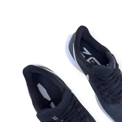 NIKE AIR ZOOM PEGASUS 39 RUNNING SHOE BLACK / WHITE UK10.5 | UK 10.5, Black