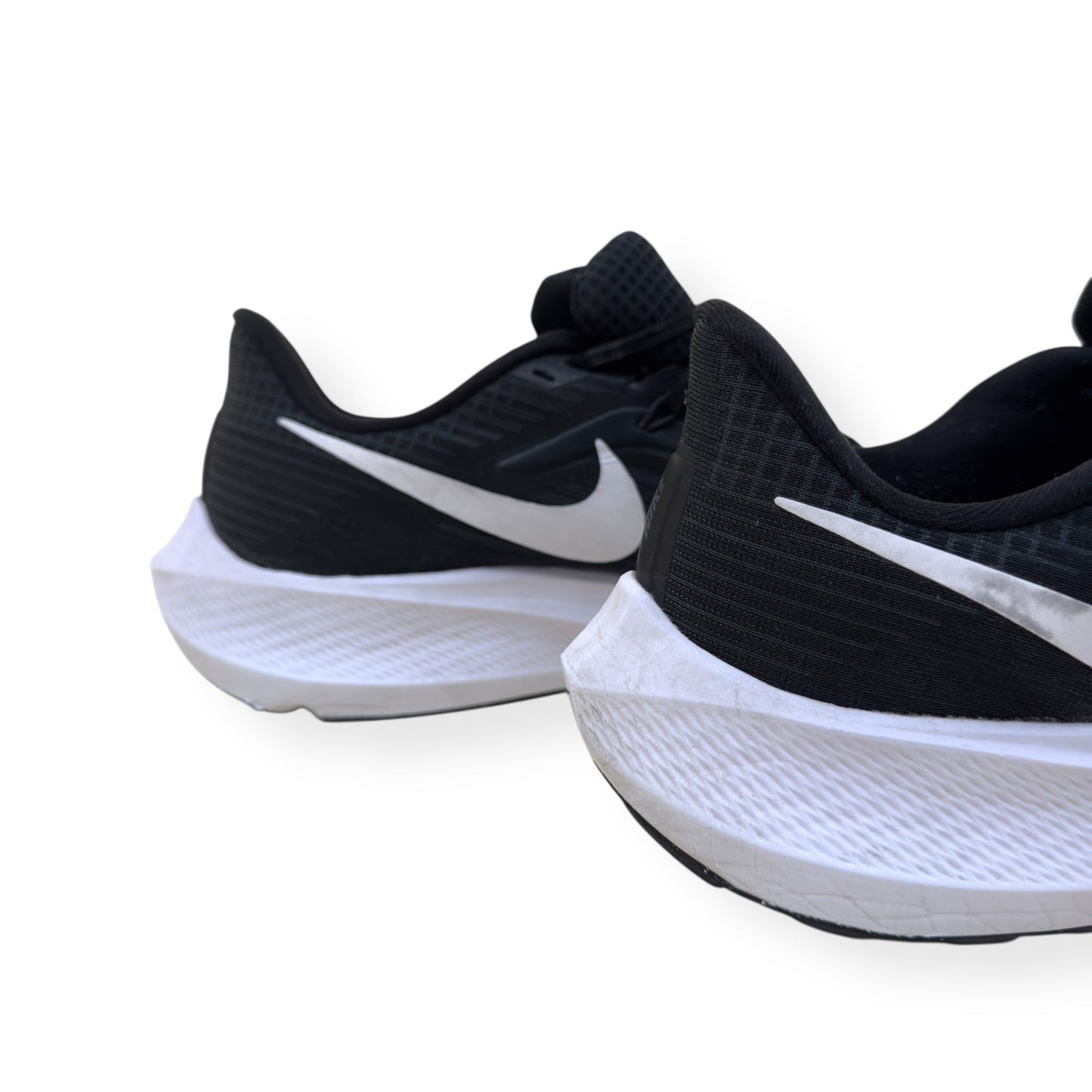 NIKE AIR ZOOM PEGASUS 39 RUNNING SHOE BLACK / WHITE UK10.5 | UK 10.5, Black