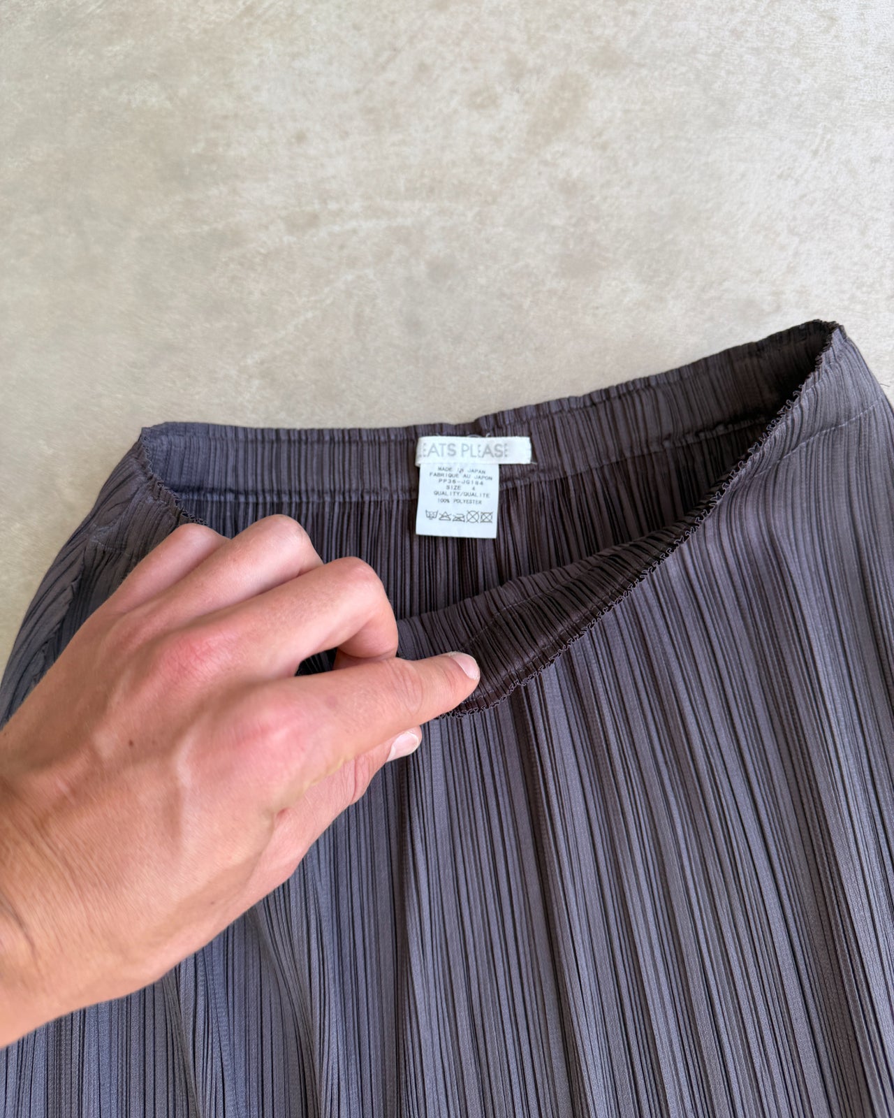 Pleats Please Issey Miyake Grey Purple Maxi Skirt – S-on a concrete background