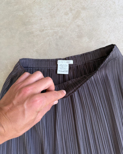 Pleats Please Issey Miyake Grey Purple Maxi Skirt – S-on a concrete background