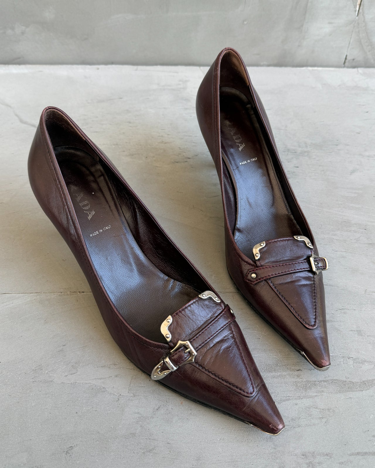 Prada Red Brown Leather Heels – EU 38.5-on a concrete background