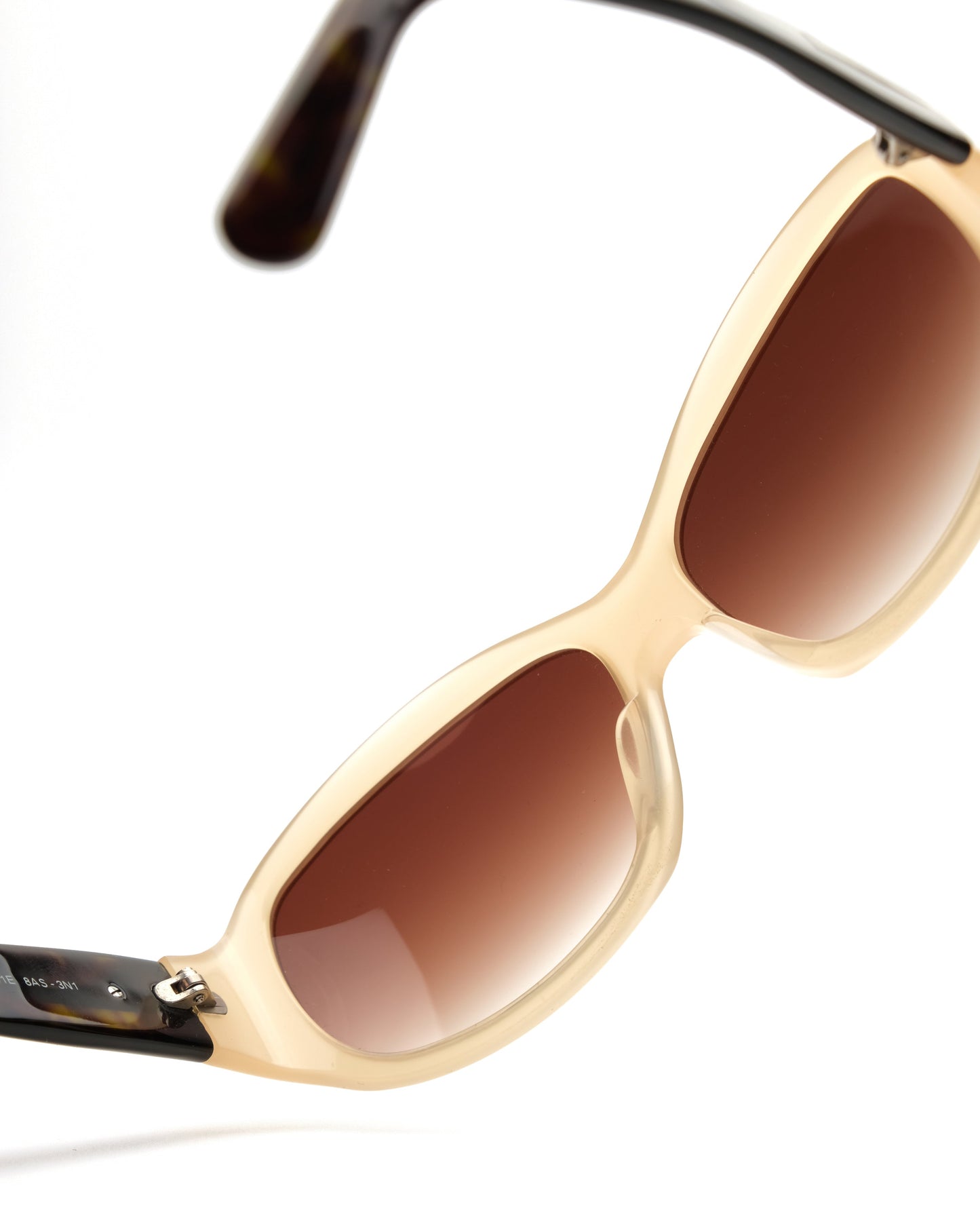 https://cdn.shopify.com/s/files/1/0818/5459/5398/files/Prada7_53eead0a-7fed-47ff-886b-823b19d33bf3.jpg?v=1774973170