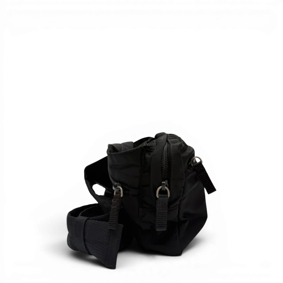 https://cdn.shopify.com/s/files/1/0564/9376/8855/files/Prada_Bauchtasche___Gurteltasche_aus_Nylon_schwarz_vintage7768.webp?v=1780487354