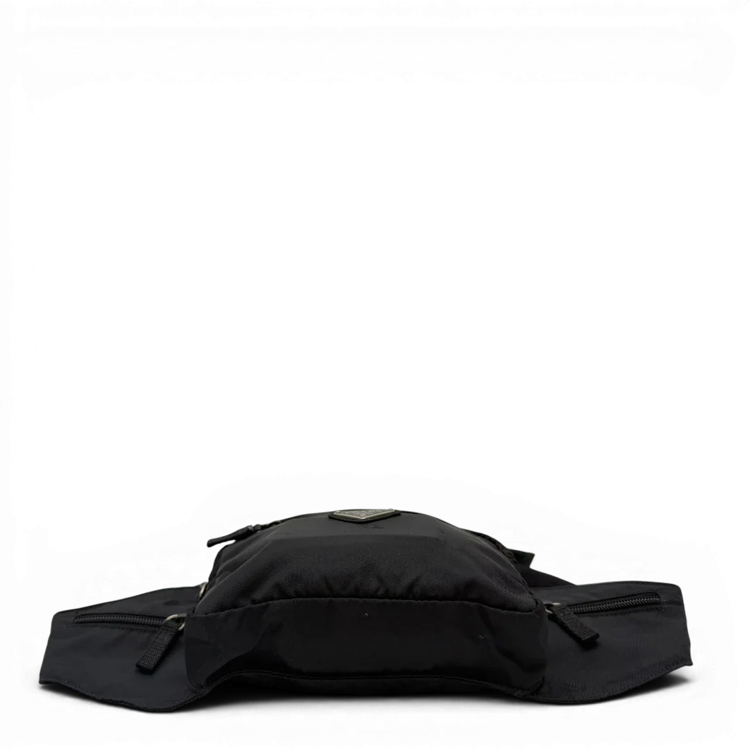 https://cdn.shopify.com/s/files/1/0564/9376/8855/files/Prada_Bauchtasche___Gurteltasche_aus_Nylon_schwarz_vintage7770.webp?v=1780487354