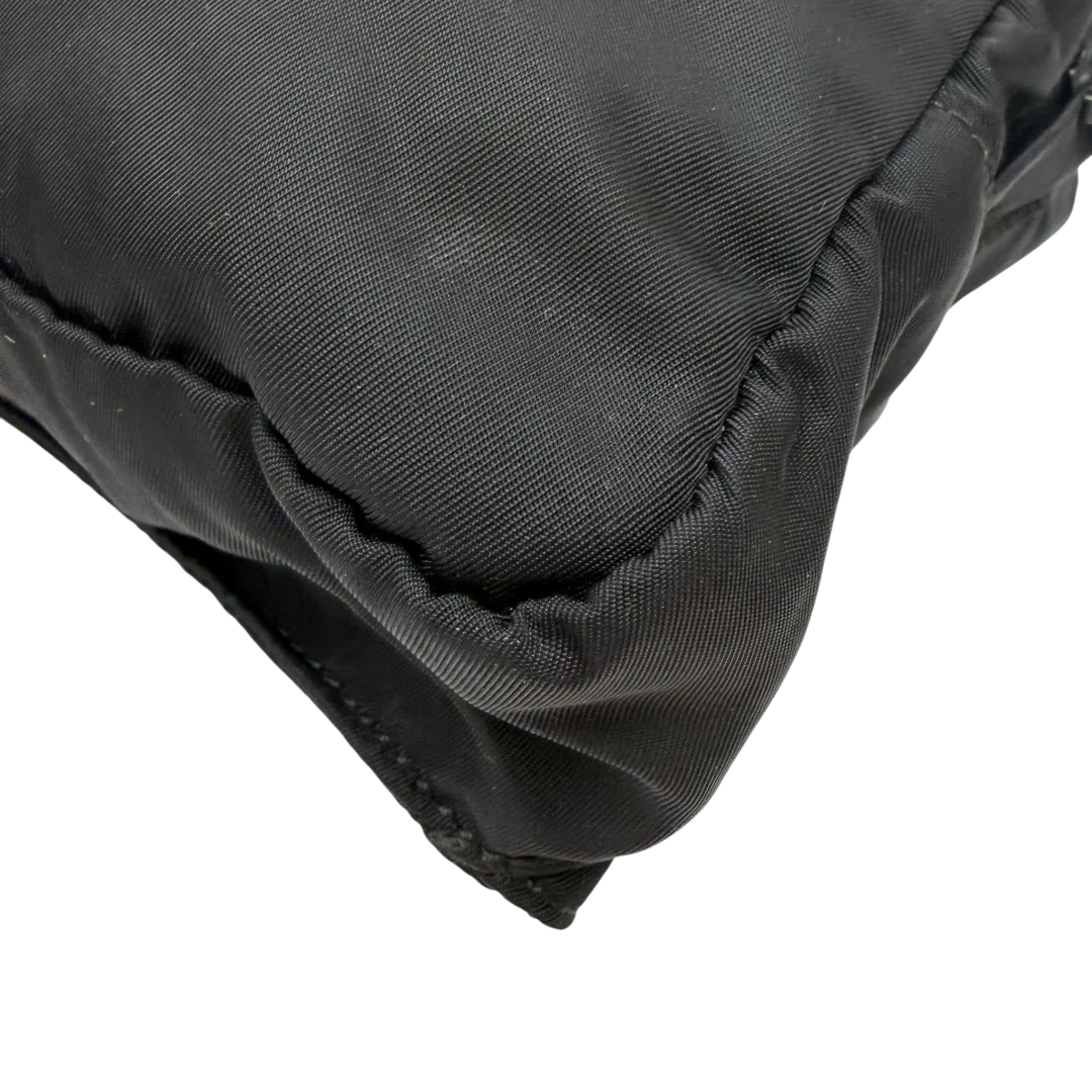 https://cdn.shopify.com/s/files/1/0564/9376/8855/files/Prada_Bauchtasche___Gurteltasche_aus_Nylon_schwarz_vintage7772.webp?v=1780487355