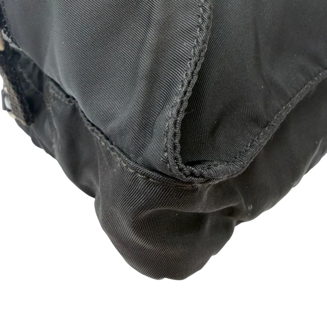 https://cdn.shopify.com/s/files/1/0564/9376/8855/files/Prada_Bauchtasche___Gurteltasche_aus_Nylon_schwarz_vintage7775.webp?v=1780487355