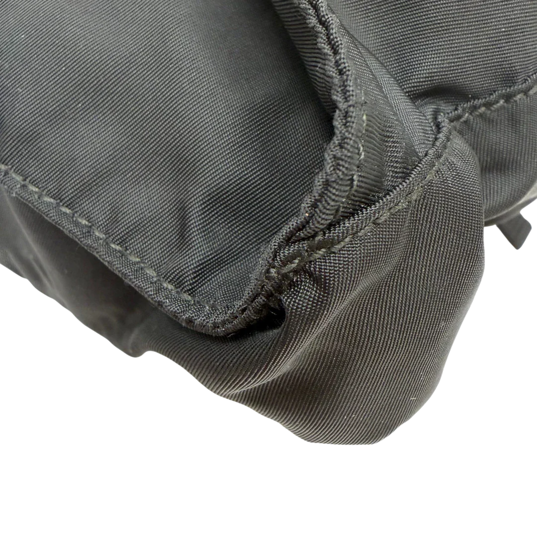 https://cdn.shopify.com/s/files/1/0564/9376/8855/files/Prada_Bauchtasche___Gurteltasche_aus_Nylon_schwarz_vintage7776.webp?v=1780487355